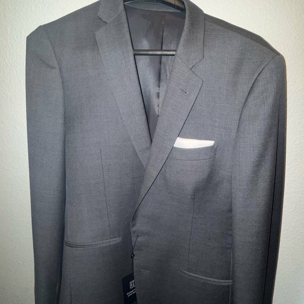 Sophisticated Gray Men's Suit